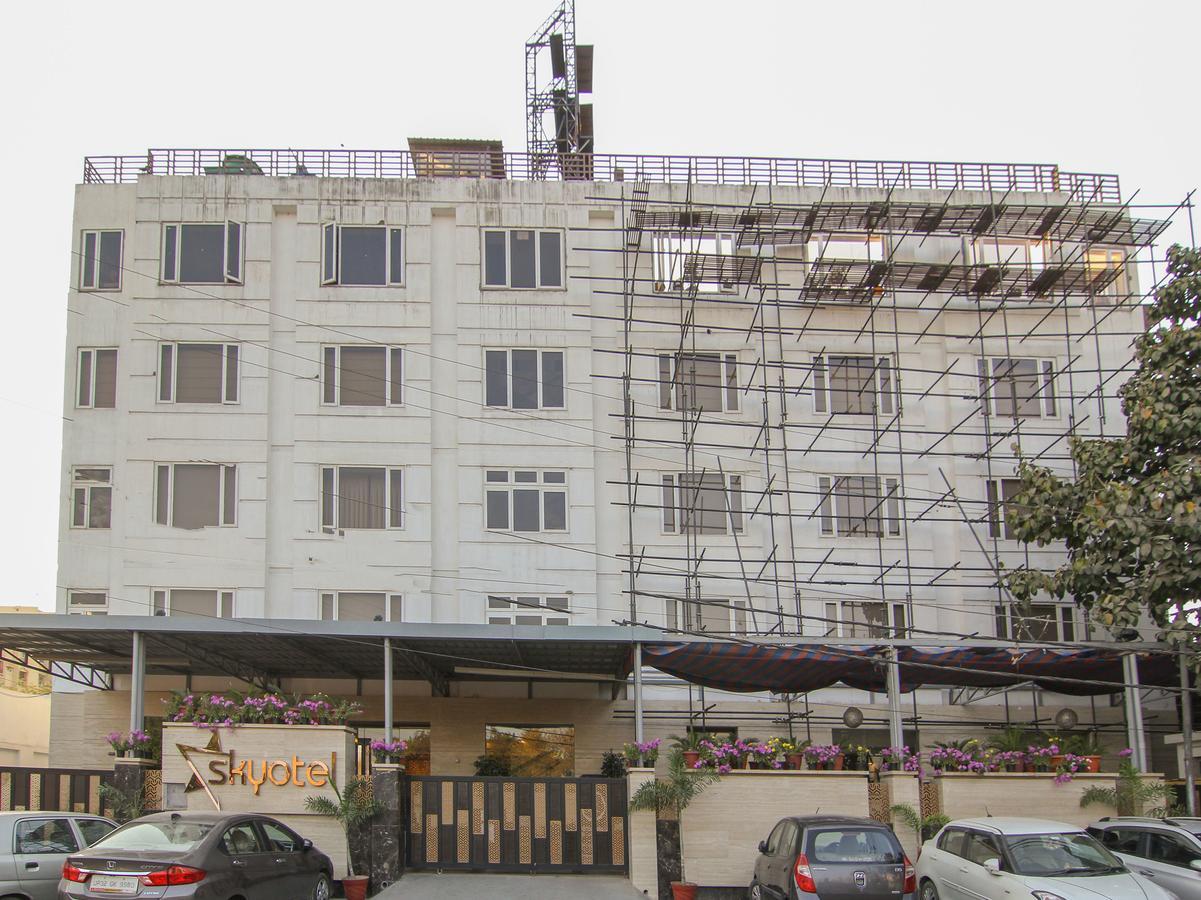 Oyo 12496 Skyotel Lucknow Luaran gambar