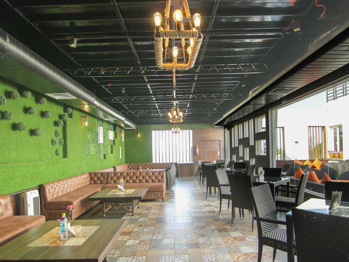 Oyo 12496 Skyotel Lucknow Luaran gambar