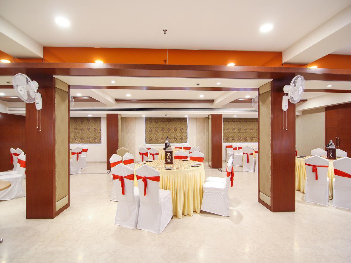 Oyo 12496 Skyotel Lucknow Luaran gambar