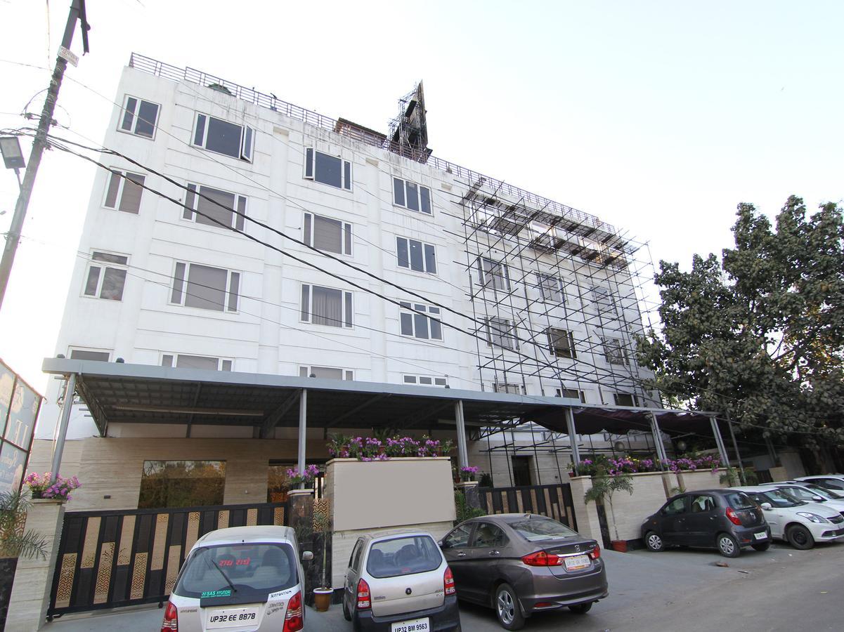 Oyo 12496 Skyotel Lucknow Luaran gambar