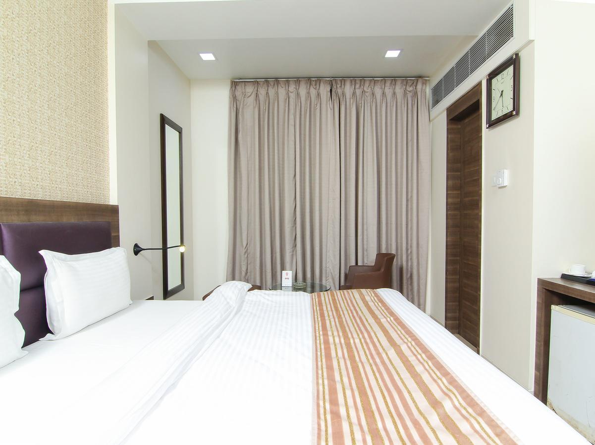 Oyo 12496 Skyotel Lucknow Luaran gambar